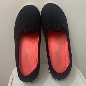 Skechers Memory Foam Slip on Shoe. Women’s size 8. Black